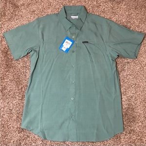 COLUMBIA | NWT Omni-Shade Longspur Short
Sleeve Shirt